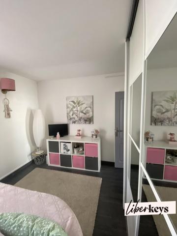 Bel appartement T3 rénové de 75m² avec loggia, Arcachon-Aiguillon.
