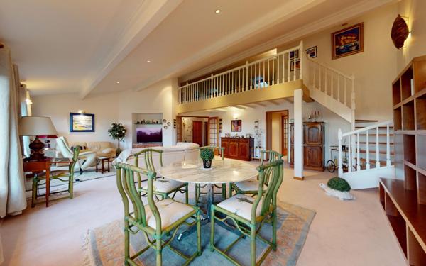 Appartement à vendre    6 pièces • 168,20 m2 Lyon 4