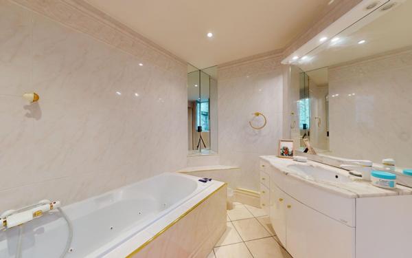 Appartement à vendre    6 pièces • 168,20 m2 Lyon 4