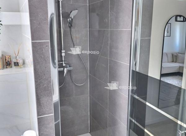 EN EXCLUSIVITE Appartement  4 pièces, refait à neuf  , proche Tram