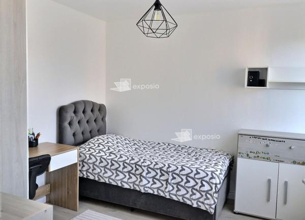 EN EXCLUSIVITE Appartement  4 pièces, refait à neuf  , proche Tram
