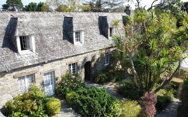 Maison à vendre    9 pièces •  Locquirec