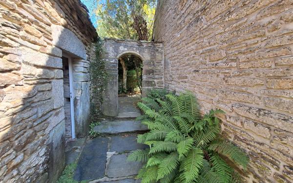 Maison à vendre    9 pièces •  Locquirec