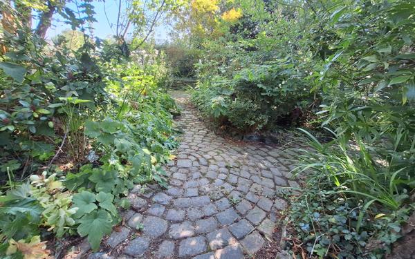 Maison à vendre    9 pièces •  Locquirec