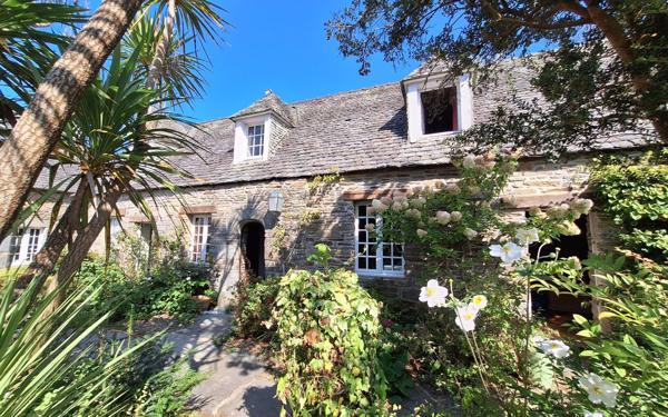 Maison à vendre    9 pièces •  Locquirec