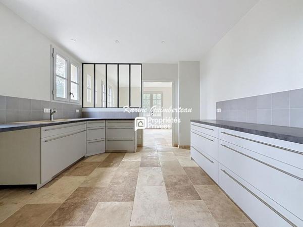 Demeure de prestige neuve avec garage + gite + jardin