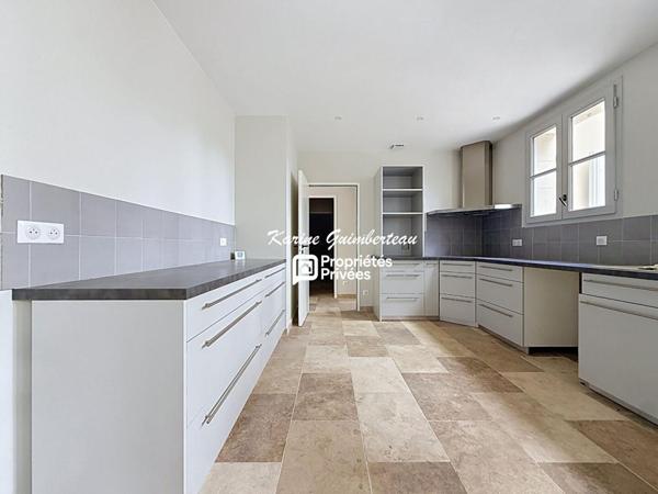 Demeure de prestige neuve avec garage + gite + jardin
