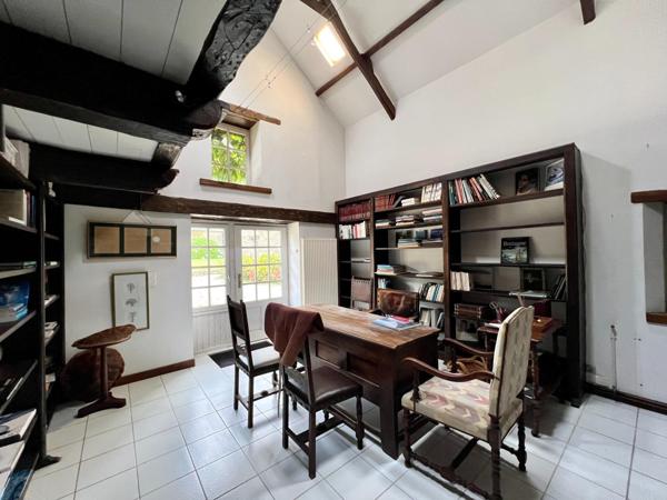 Propriété de plusieurs longères bretonnes