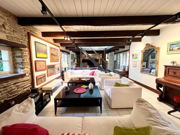 Propriété de plusieurs longères bretonnes