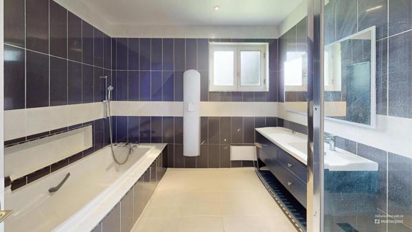 A 18 km de Tournus, ferme avec grandes dépendances