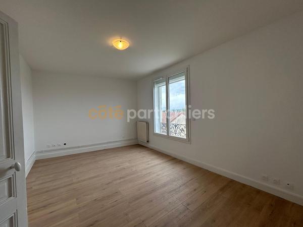 Vente
                Immeuble199 m² - 11 Pièces -
                    VILLENEUVE SAINT GEORGES (94190)
