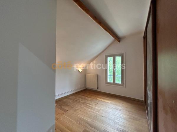 Vente
                Immeuble199 m² - 11 Pièces -
                    VILLENEUVE SAINT GEORGES (94190)