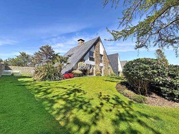 EXCLUSIVITÉ Maison familiale avec piscine chauffée à Saint-Malo
