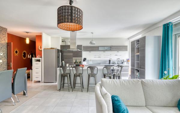 Appartement à vendre    5 pièces • 103,74 m2 Lyon 7