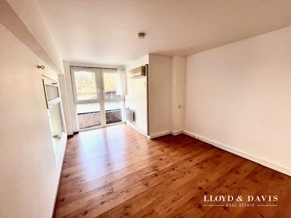 Grenoble – Duplex atypique 112 m² | Opportunité investisseurs | Caractère industriel | Secteur Place Gustave Rivet