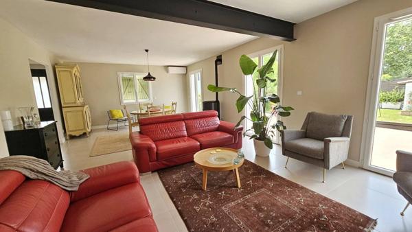 Villa T5 entièrement rénovée avec garage et jardin