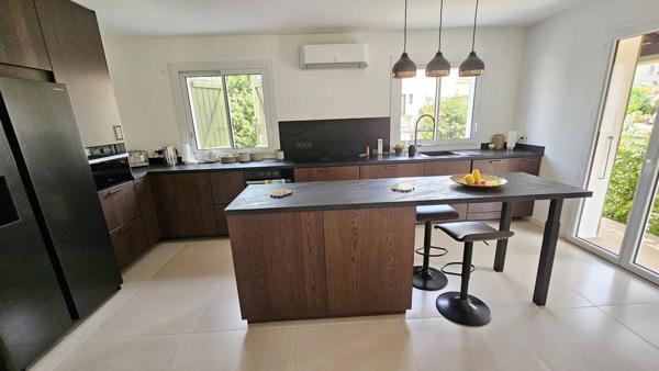 Villa T5 entièrement rénovée avec garage et jardin