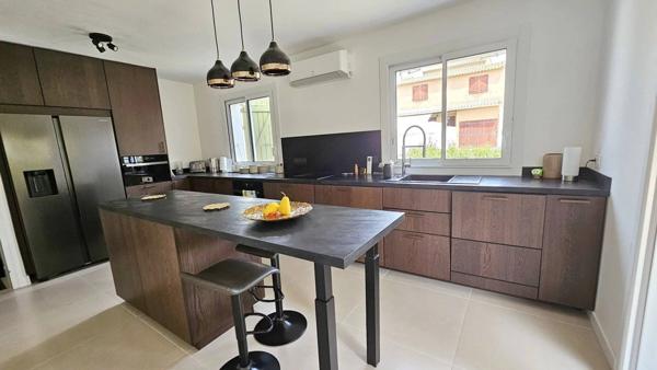 Villa T5 entièrement rénovée avec garage et jardin