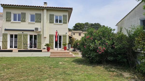 Villa T5 entièrement rénovée avec garage et jardin