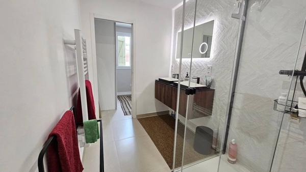 Villa T5 entièrement rénovée avec garage et jardin