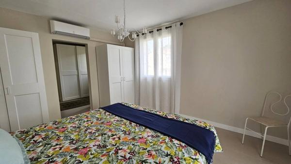 Villa T5 entièrement rénovée avec garage et jardin