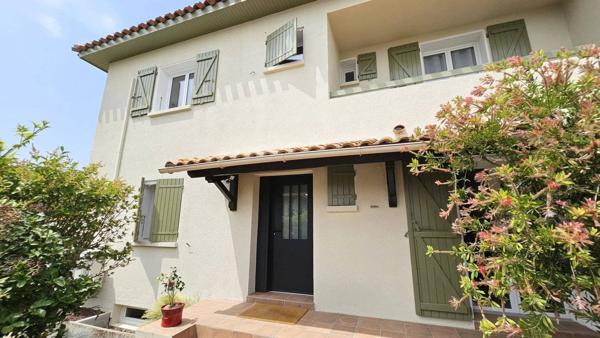 Villa T5 entièrement rénovée avec garage et jardin