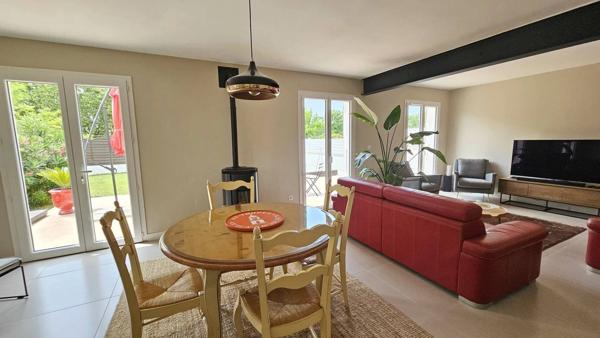 Villa T5 entièrement rénovée avec garage et jardin