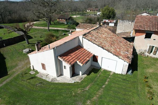 A vendre Maison à Pompiey 4 pièces 96 m2 avec jardin et dépendance à rénover