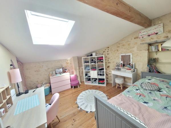 Dpt Gironde (33), à vendre CASTELNAU DE MEDOC maison de 137 m2 avec jardin intime et piscine