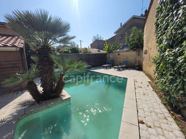 Dpt Gironde (33), à vendre CASTELNAU DE MEDOC maison de 137 m2 avec jardin intime et piscine