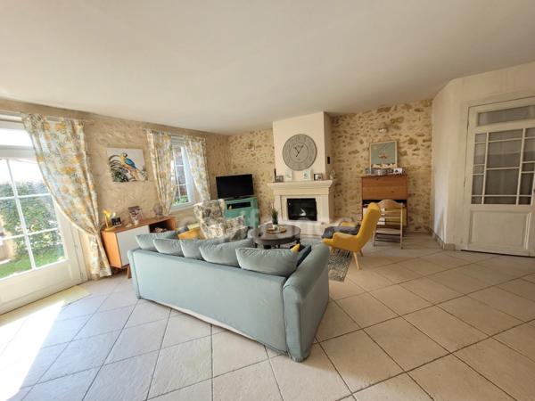 Dpt Gironde (33), à vendre CASTELNAU DE MEDOC maison de 137 m2 avec jardin intime et piscine