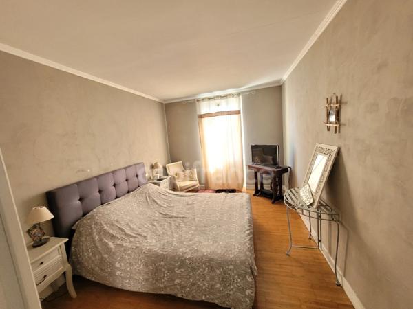 Dpt Gironde (33), à vendre CASTELNAU DE MEDOC maison de 137 m2 avec jardin intime et piscine