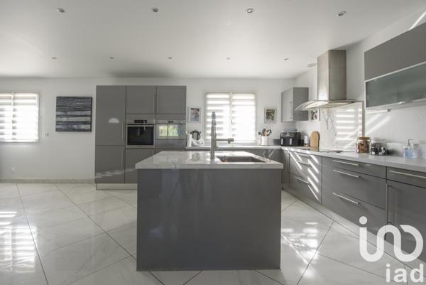 Maison à vendre 8 pièces 226 m² Marseille 13