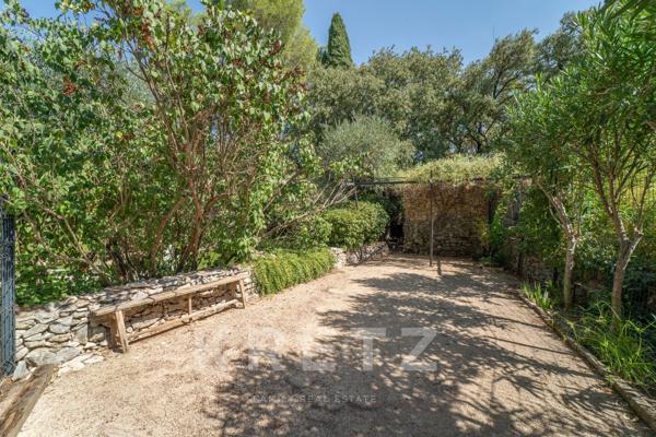 Villa avec piscine et vue dégagée