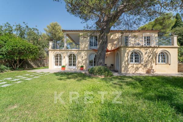 Villa avec piscine et vue dégagée