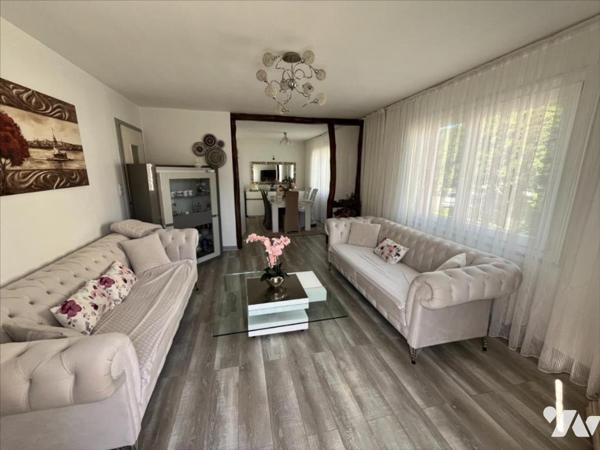 Maison à usage mixte de commerce et d'habitation de 5 pièces (environ 165 m²) située à proximité de