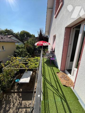 Maison à usage mixte de commerce et d'habitation de 5 pièces (environ 165 m²) située à proximité de