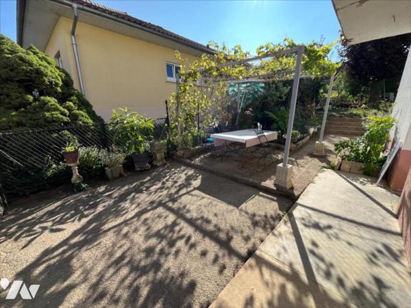 Maison à usage mixte de commerce et d'habitation de 5 pièces (environ 165 m²) située à proximité de