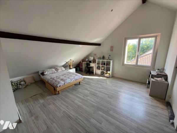 Maison à usage mixte de commerce et d'habitation de 5 pièces (environ 165 m²) située à proximité de