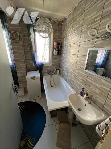 Maison à usage mixte de commerce et d'habitation de 5 pièces (environ 165 m²) située à proximité de