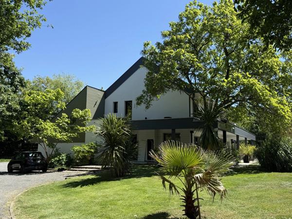 Maison d’architecte - 325 m² – Environnement privilégié – À 10 min du centre-ville