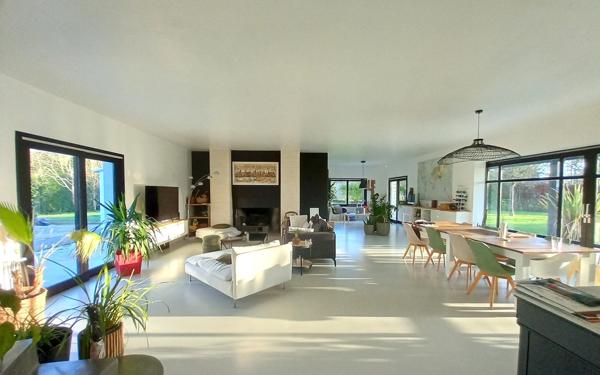 Maison d’architecte - 325 m² – Environnement privilégié – À 10 min du centre-ville