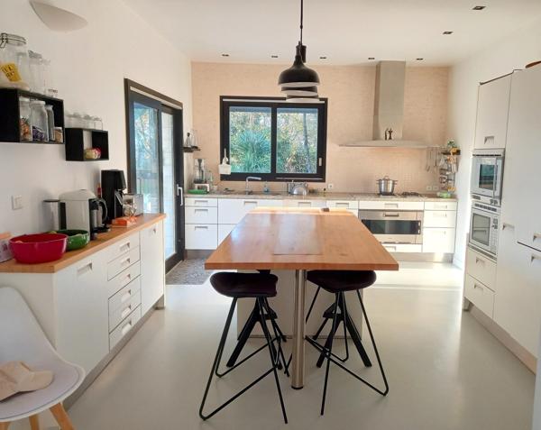 Maison d’architecte - 325 m² – Environnement privilégié – À 10 min du centre-ville