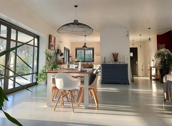 Maison d’architecte - 325 m² – Environnement privilégié – À 10 min du centre-ville