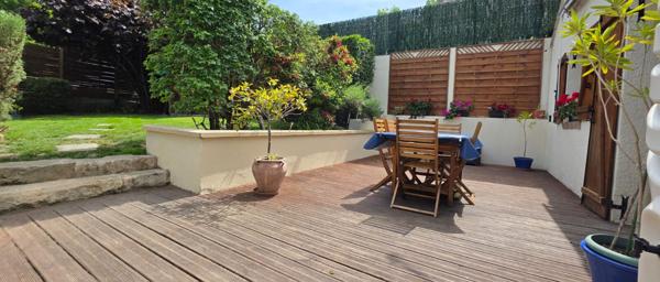 Agréable maison sur Fontenay-en-Parisis avec un beau séjour spacieux et pouvant accueillir de nombreux véhicules