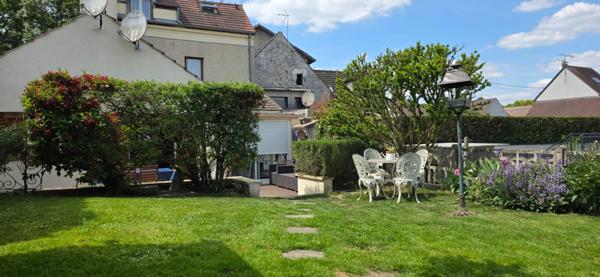 Agréable maison sur Fontenay-en-Parisis avec un beau séjour spacieux et pouvant accueillir de nombreux véhicules