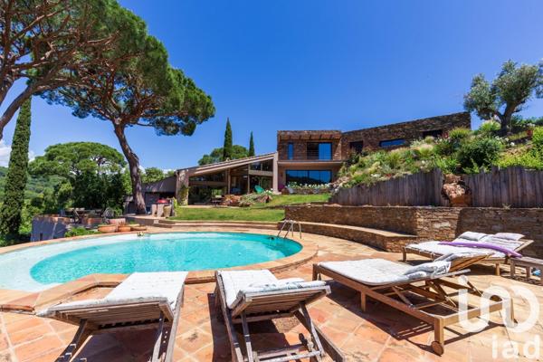 Maison d’architecte 6 pièces de 365 m² à La Croix-Valmer (83420)