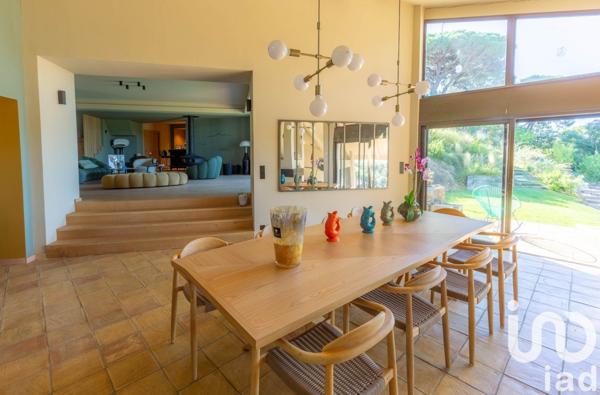 Maison d’architecte 6 pièces de 365 m² à La Croix-Valmer (83420)