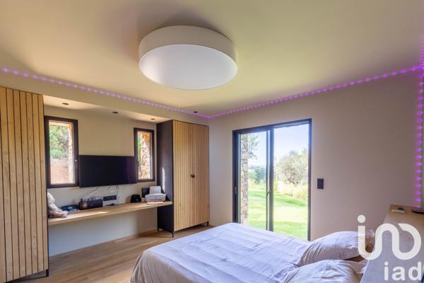 Maison d’architecte 6 pièces de 365 m² à La Croix-Valmer (83420)