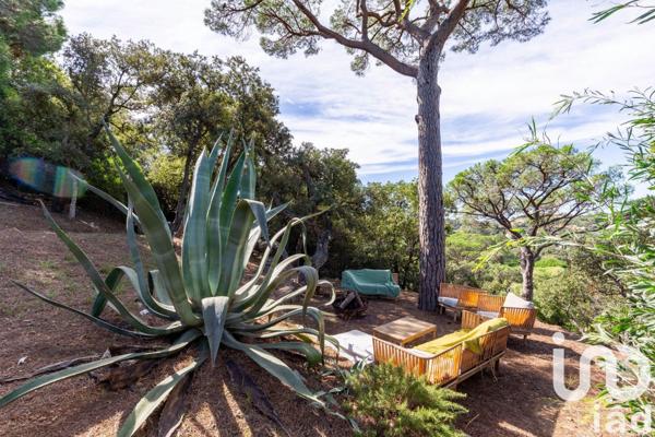 Maison d’architecte 6 pièces de 365 m² à La Croix-Valmer (83420)